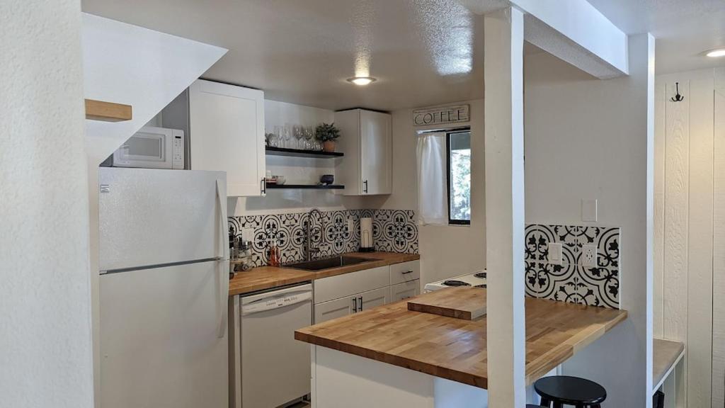 Cozy Condo Walking Distance To Village And Gondola W/ Pool/ Jacuzzi Sleeps 4. Mammoth Lakes Exterior photo