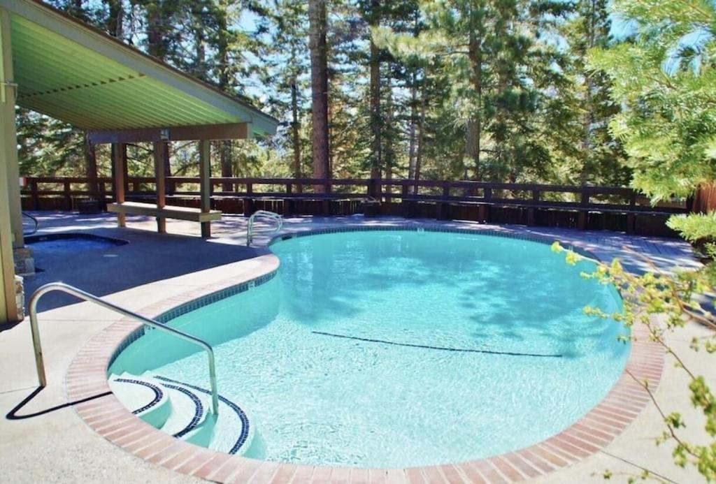 Cozy Condo Walking Distance To Village And Gondola W/ Pool/ Jacuzzi Sleeps 4. Mammoth Lakes Exterior photo