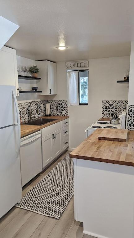 Cozy Condo Walking Distance To Village And Gondola W/ Pool/ Jacuzzi Sleeps 4. Mammoth Lakes Exterior photo